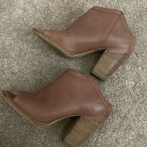 Dolce vita cocoa colored wedges